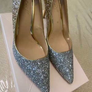 Beautiful pair of silver and Gold Jewel Badgley Mischa ladies shoes
